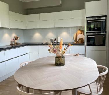Trondheim Apartment | Moderne leilighet, 3 sov, parkering.