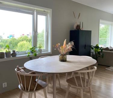 Trondheim Apartment | Moderne leilighet, 3 sov, parkering.