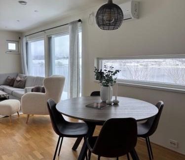 Leknes Apartment | Moderne Leilighet i Lofoten