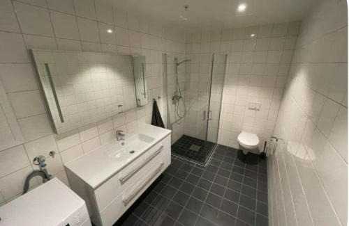 Leirvik Apartment | Moderne Leilighet