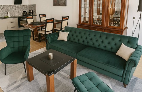 Luckau Apartment | Moderne Maisonette Ferienwohnung in Royalem Stil