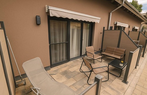 Luckau Apartment | Moderne Maisonette Ferienwohnung in Royalem Stil