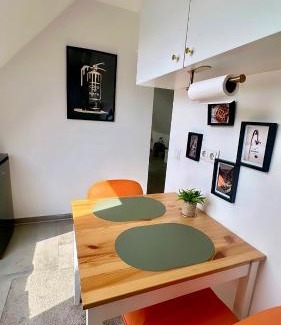 Duisburg Sud Apartment | Moderne schicke Dachgeschosswohnung 15 min bis Düsseldorf