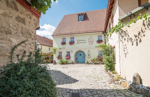 Sommerhausen Apartment | Moderne und gemütliche Ferienwohnung (40 qm) mit kostenfreiem WLAN