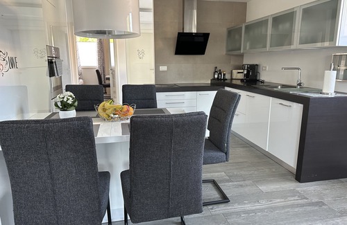 Novigrad House | Moderne Villa in Ruhiger Lage mit Garten für 6 P., 500m zum Strand, 2 Parkplätze