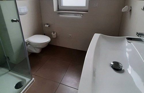 Elsenfeld Apartment | Moderne WHG in Churfranken: Fahrrad-wandertouren & Geschäftlich/monteuer😊