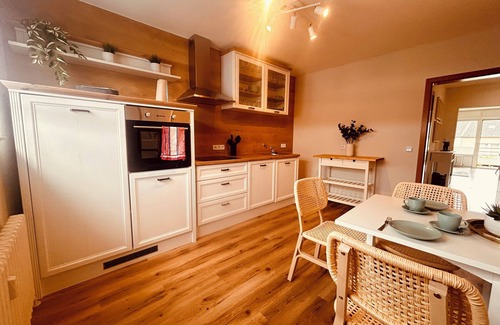 Dinslaken Apartment | Moderne Wohnung 89m2 3 min zum Bahnhof & City