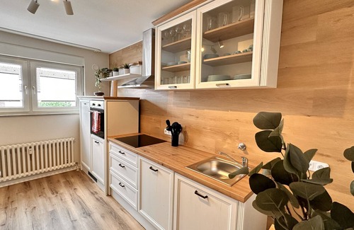 Dinslaken Apartment | 'Moderne Wohnung 89m2' with Balcony and Wi-Fi