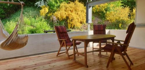 Biersdorf am See Apartment | Moderne Wohnung mit Studio in Bauernhausscheune am See
