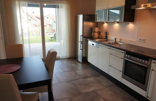 Beilngries Apartment | Moderne, zentrumsnahe Ferienwohnung (72 qm) mit möblierter Südterrasse