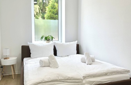Aschersleben Apartment | Modernes Apartment, Queensize-bett, Netflix, Küche, Nähe Ameos