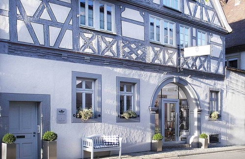 Sommerach Apartment | Modernes Appartement (50m2) in ehemaligem Weingut für 2-4 Personen