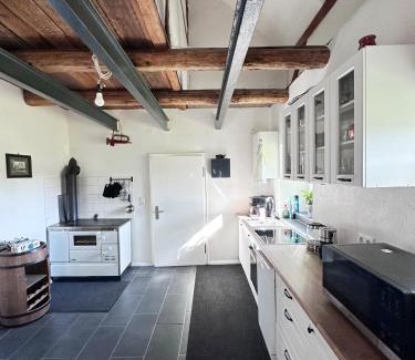 Neuenmarkt Apartment | Modernes Bauernhaus - 3 Schlafzimmer, Küche, Bad, Wohnzimmer, Kaminofen, WaterRower