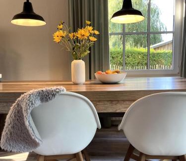 Vadersdorf Apartment | Modernes Ferienhaus für Familien und Surfer
