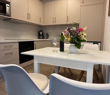 Wiefelstede Apartment | Modernes Haus am See, Ferienhaus Gavner im Seepark Lehe