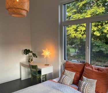 Norderstedt House | Modernes Holzhaus im skandinavischen Stil mit großem Garten und Sauna
