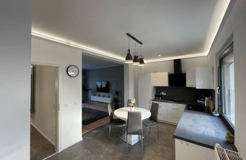 Magdeburg Apartment | Modernes Reihenhaus mit Garten