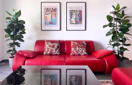 Floersheim Apartment | Modernes Wasserfront Wohnung, Terrasse, Parkplatz
