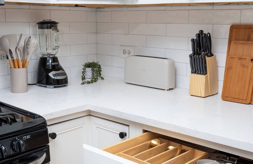 Kenwood Condo | ModernFarmHouseChicago-Spacious 3-bedroom condo Near Downtown Chicago