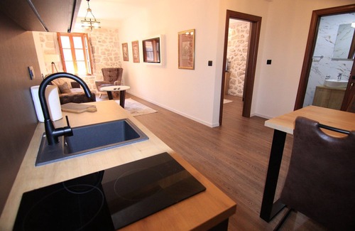 Donje Polje Hotel | Moderni Luxury apartment Center