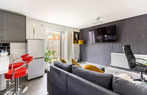 Leeds House | Modernised 2 Bed House Close to City Centre
