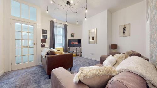 Blackburn Apartment | Modernised 3-bedroom Blackburn townhouse sleeps 6