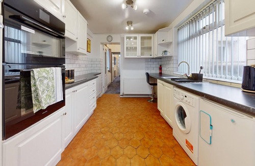 Blackburn House | Modernised 3-bedroom Blackburn townhouse sleeps 6