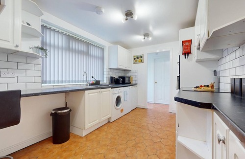 Blackburn House | Modernised 3-bedroom Blackburn townhouse sleeps 6