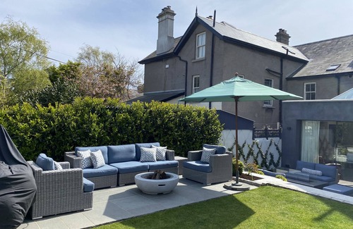 Greystones House | Modernised Coastal Victorian - close to Village, Beach, Mountains & Dublin City