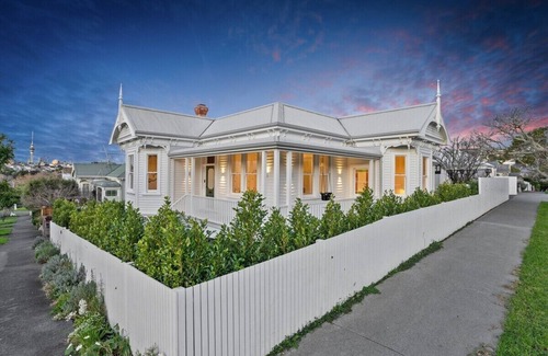 Grey Lynn House | Modernised Heritage Villa in Auckland