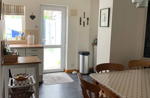 Tenby Cottage | Modernised traditional cottage, Sleeps 5,short walk to beaches, town, amenities