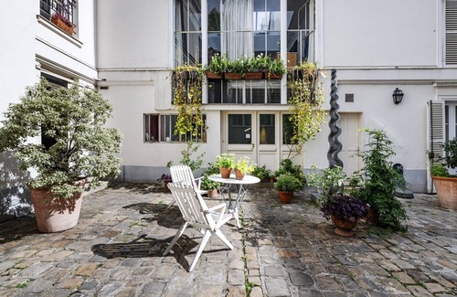 Quartier de Rochechouart Apartment | Modernist Style by the Folies Bergère, by Veeve