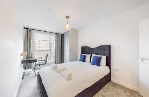 South Acton Apartment | Modernistic 2 Bed - 2 Bath Flat near Central London