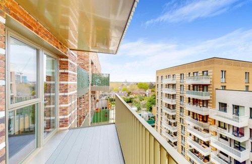 South Acton Apartment | Modernistic 2 Bed - 2 Bath Flat near Central London