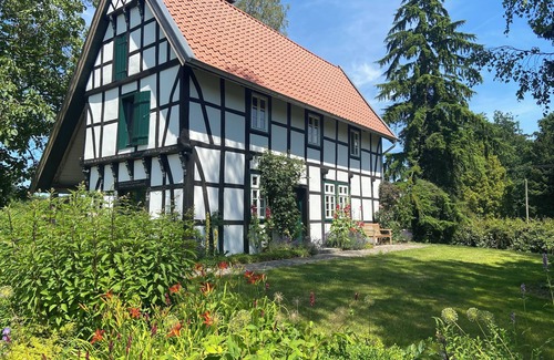 Bissendorf House | Modernity meets tradition in a green setting