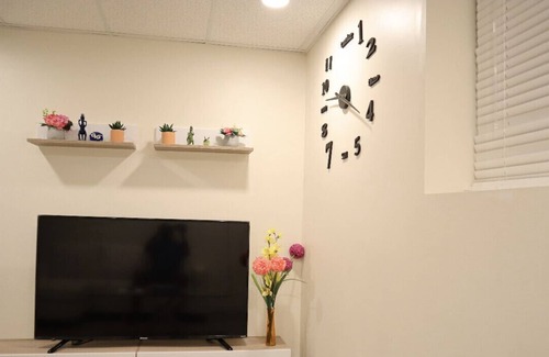 East Kildonan House | Modernized and spacious suite