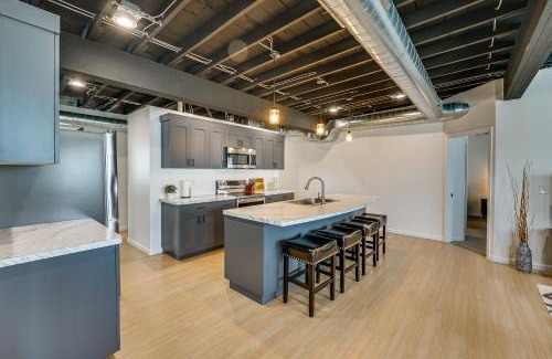 St. Clair Apartment | Modernized St Clair Apartment Walk to Boardwalk!