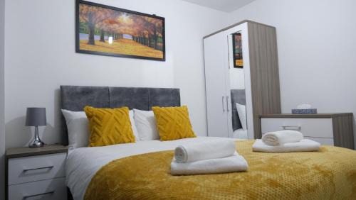 Manchester House | Modernized Three Bedroom House near City Stadium, Attractions, City Centre - Sky n Netflix - Convenient Transport