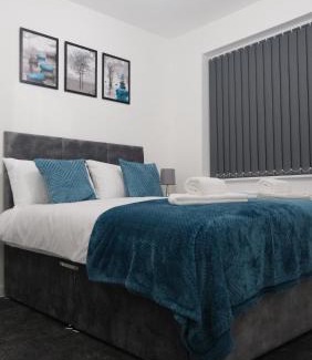 Manchester House | Modernized Three Bedroom House near City Stadium, Attractions, City Centre - Sky n Netflix - Convenient Transport