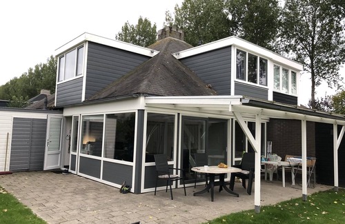 Stavenisse House | Modernized vacation home in a quiet location and yet much to discover