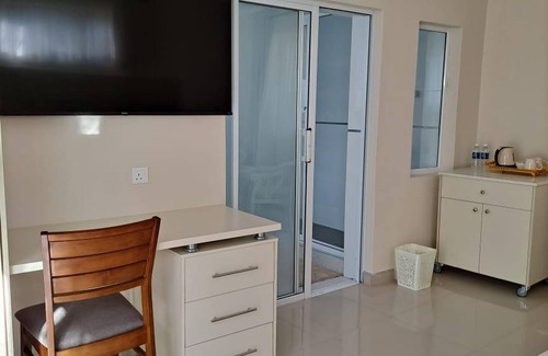 Kadoma Apartment | Modernly Furnished Standard Room With Queen bed - 2220