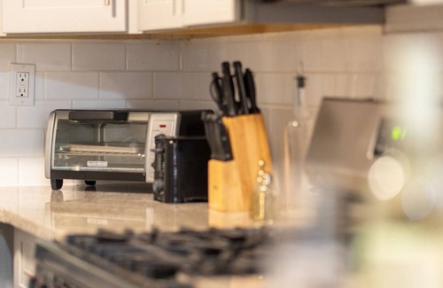 The Heights Apartment | Moderno + Estacionamiento Gratis 15 min a NYC