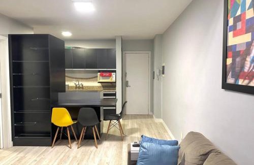 Czerniewicz Apartment | Moderno Loft Duplex com Hidro ao lado do Centro