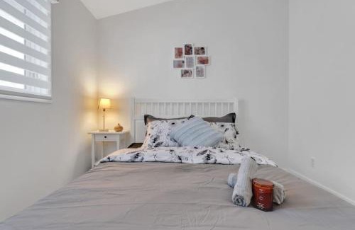 Valley Ridge House | ModernOasis with AC&MovieRoom close to Downtown15' Banff 60'