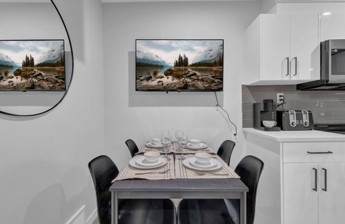 Leduc County Apartment | ModernSuite*NearAirport*2 Queens*ROKU