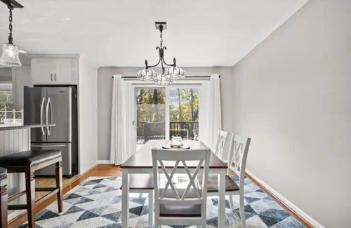 Paw Creek House | Modest 4-bedroom Home in Uptown Charlotte