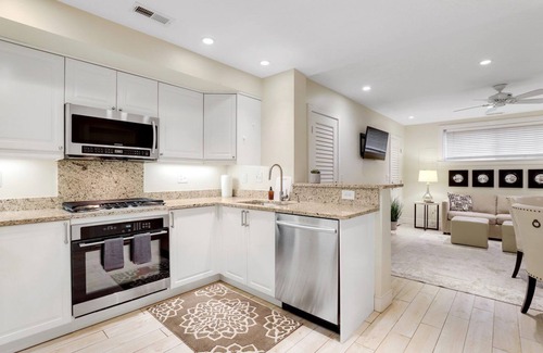 Hill East Apartment | Modest Apartment #1457
