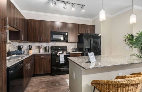 Greater Heights Apartment | Modish Keen King Bed w/Pool