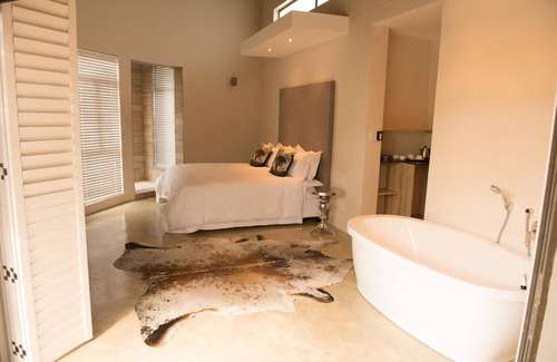 Thorny Bush Game Reserve Cabin | Moditlo River Lodge