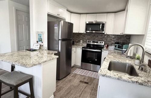 Grove City House | Modular Oasis Tiki Bar Fire Pit Pet-Friendly